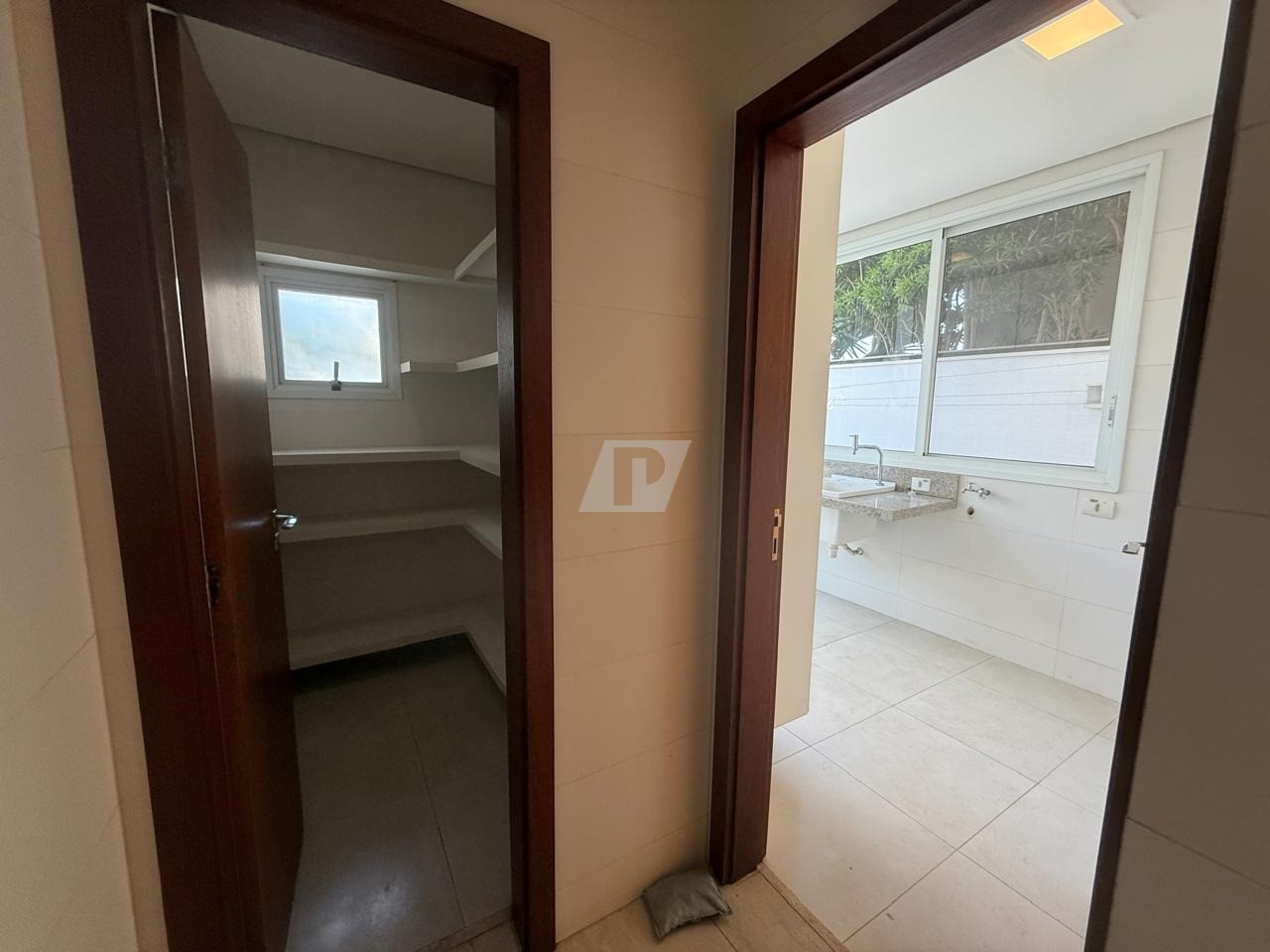 Casa de Condomínio para alugar com 4 quartos, 373m² - Foto 20