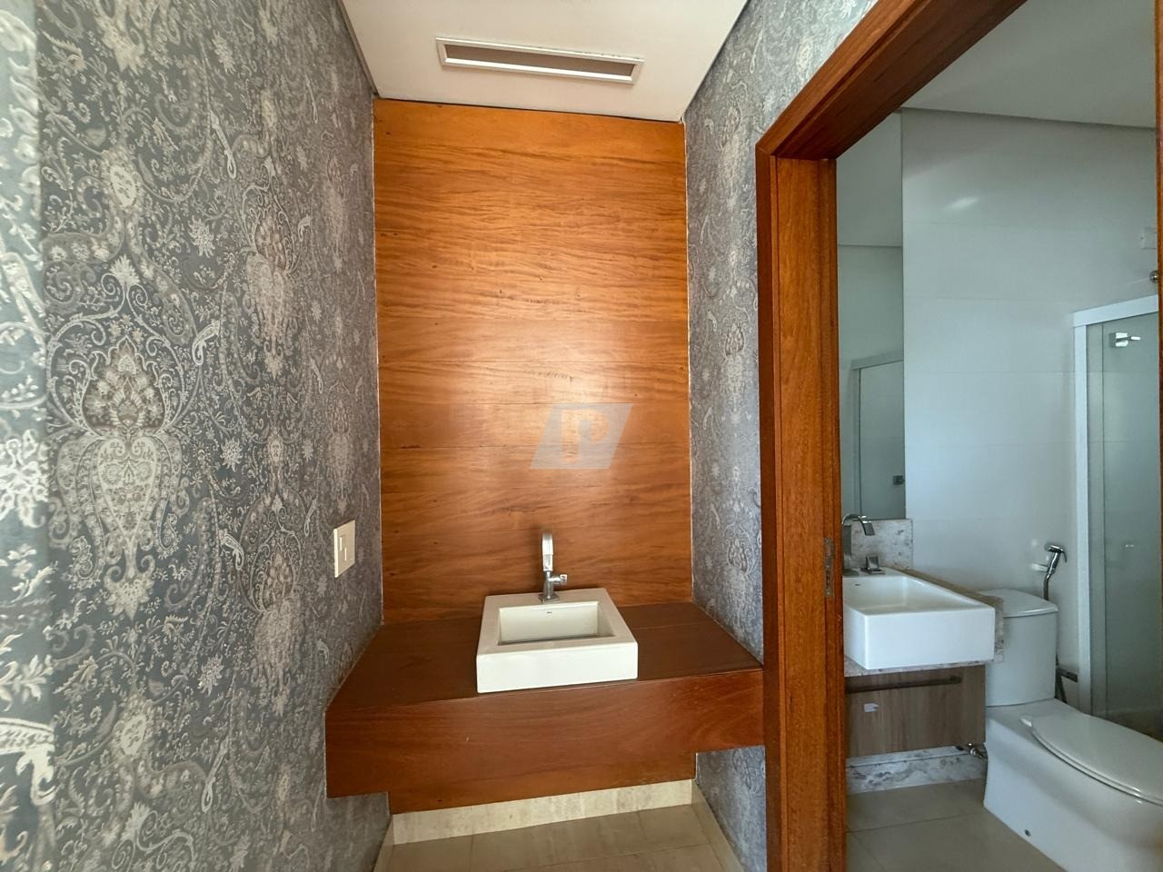 Casa de Condomínio para alugar com 4 quartos, 373m² - Foto 9