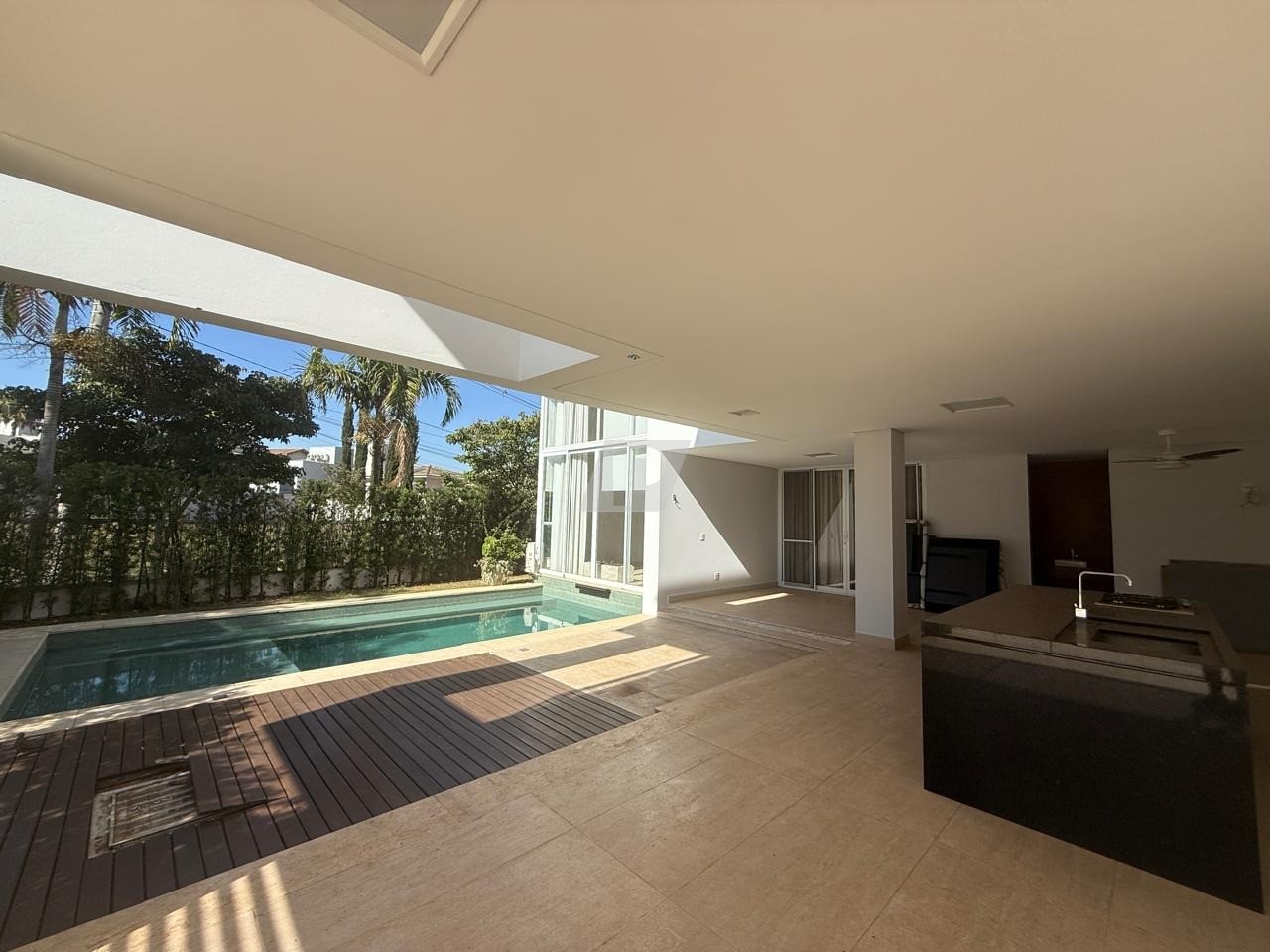 Casa de Condomínio para alugar com 4 quartos, 373m² - Foto 5