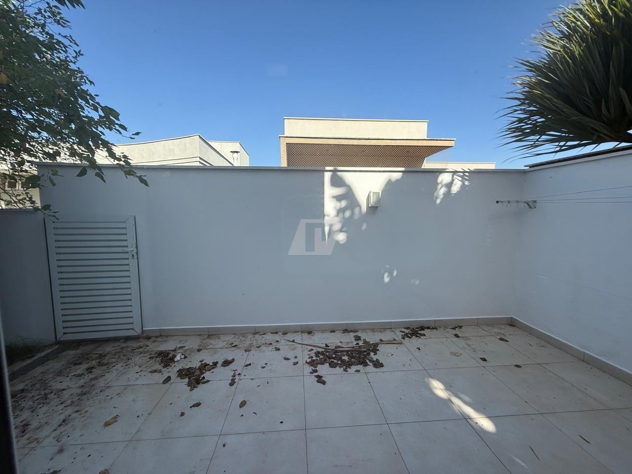 Casa de Condomínio para alugar com 4 quartos, 373m² - Foto 25