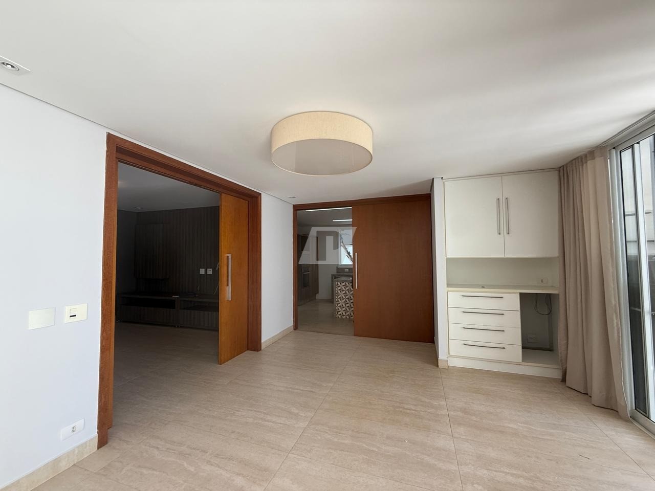 Casa de Condomínio para alugar com 4 quartos, 373m² - Foto 17