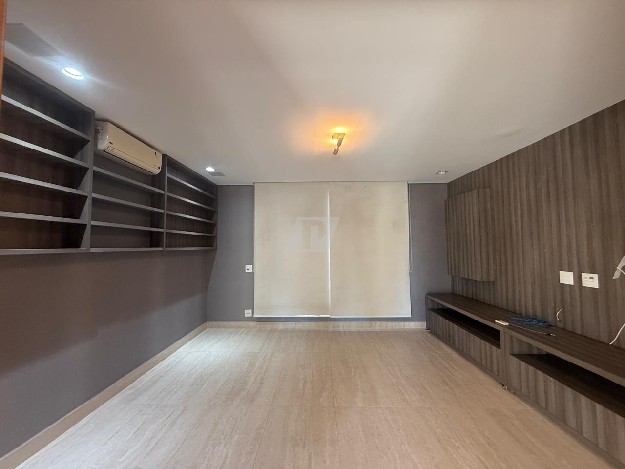 Casa de Condomínio para alugar com 4 quartos, 373m² - Foto 19