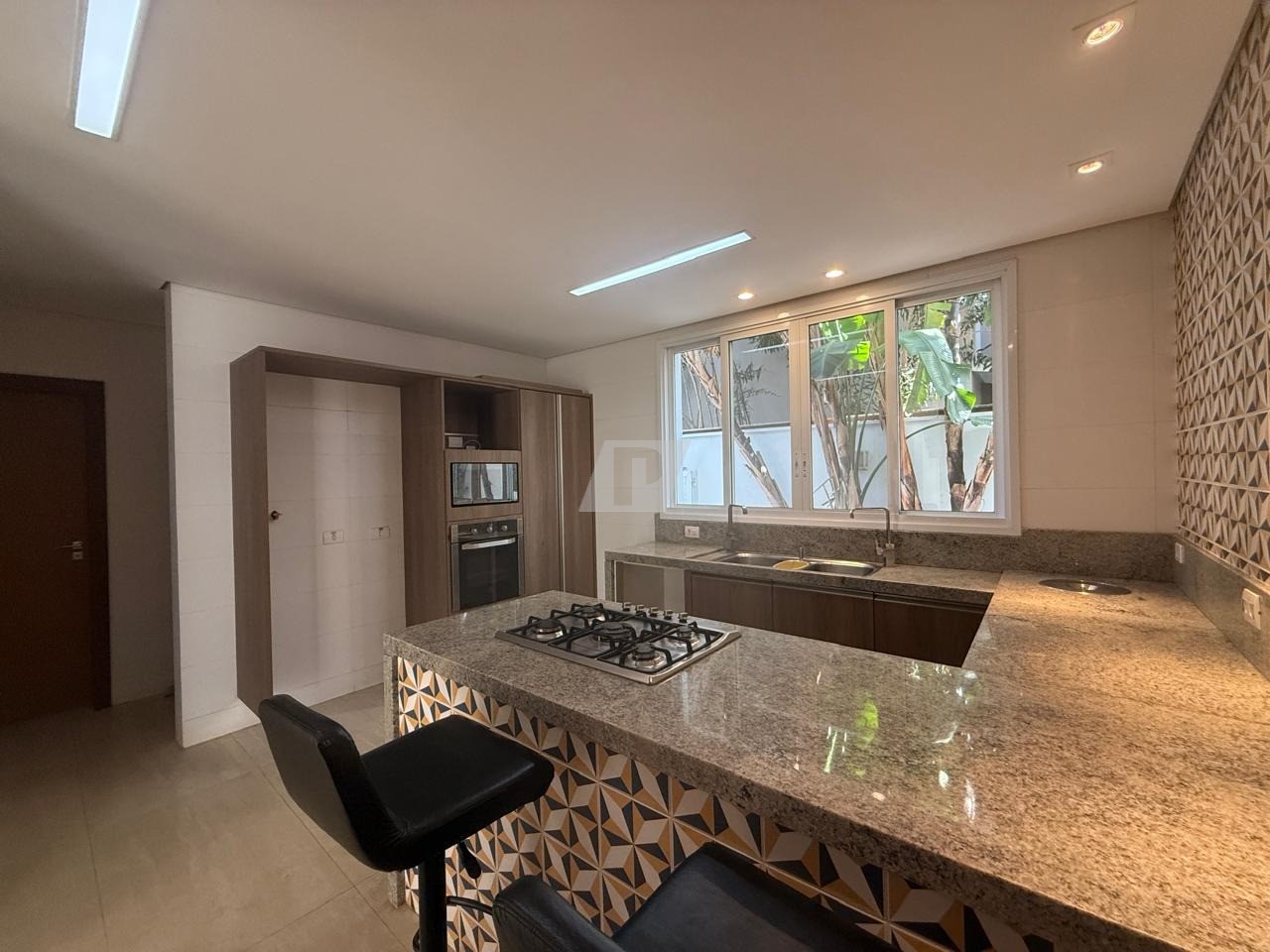 Casa de Condomínio para alugar com 4 quartos, 373m² - Foto 22