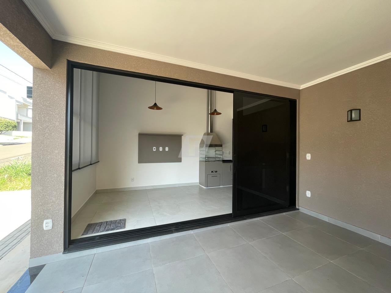 Casa de Condomínio para alugar com 3 quartos, 124m² - Foto 2