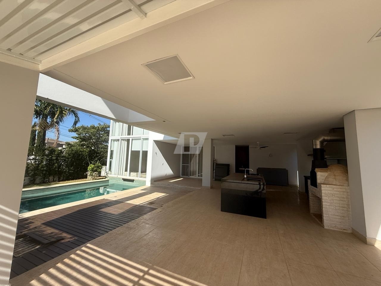 Casa de Condomínio para alugar com 4 quartos, 373m² - Foto 6