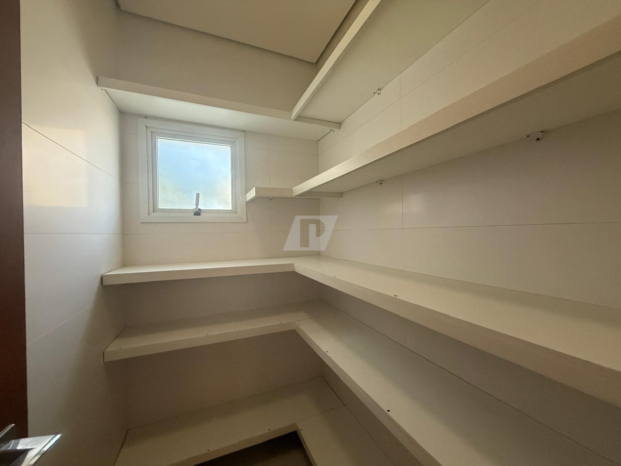 Casa de Condomínio para alugar com 4 quartos, 373m² - Foto 23