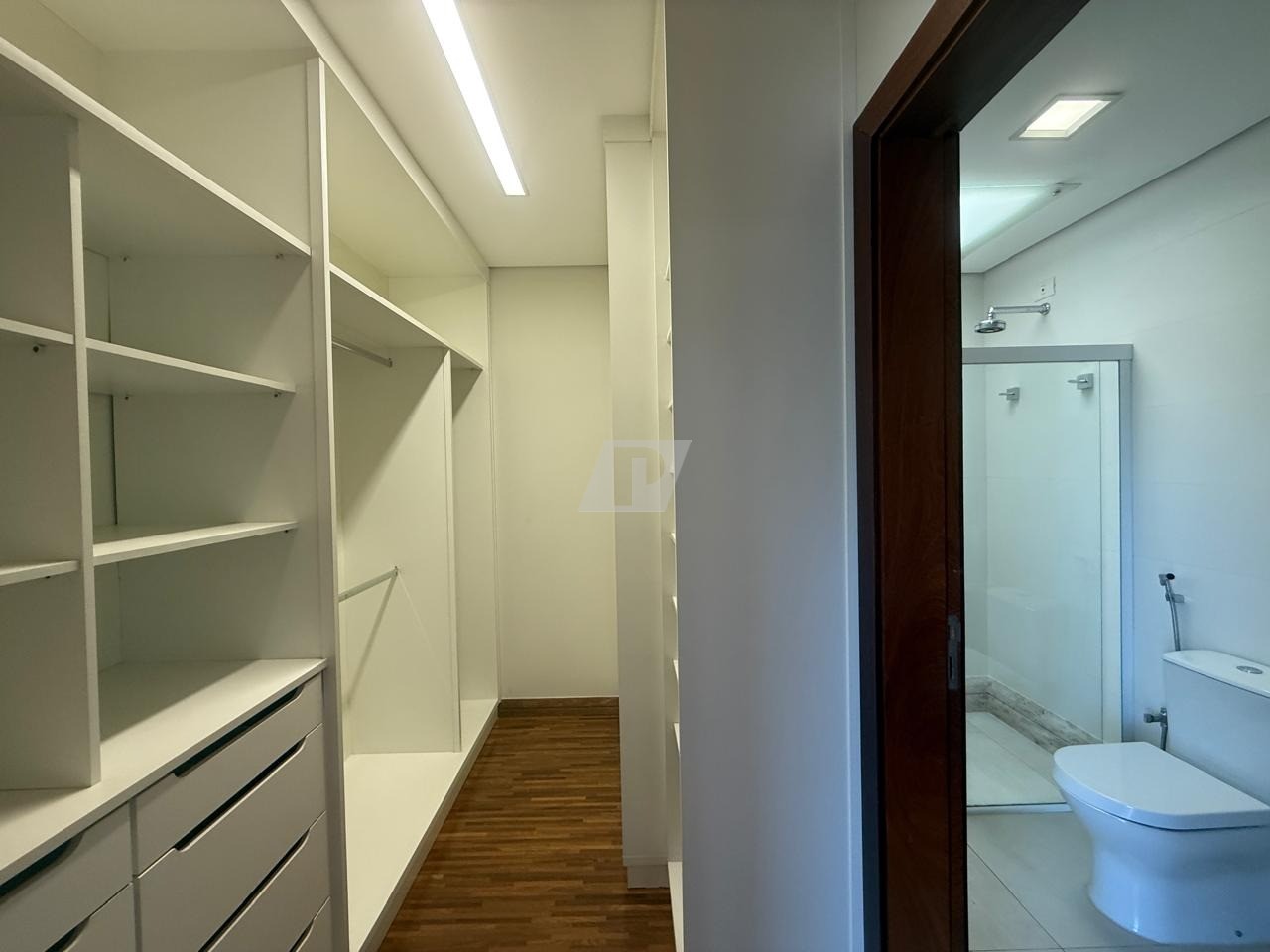 Casa de Condomínio para alugar com 4 quartos, 373m² - Foto 44