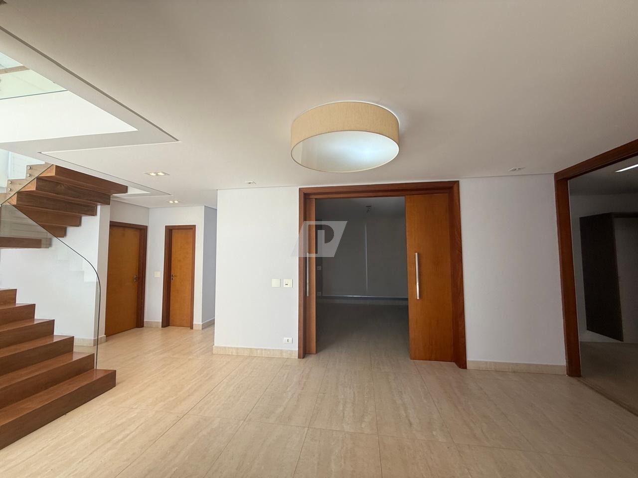 Casa de Condomínio para alugar com 4 quartos, 373m² - Foto 10