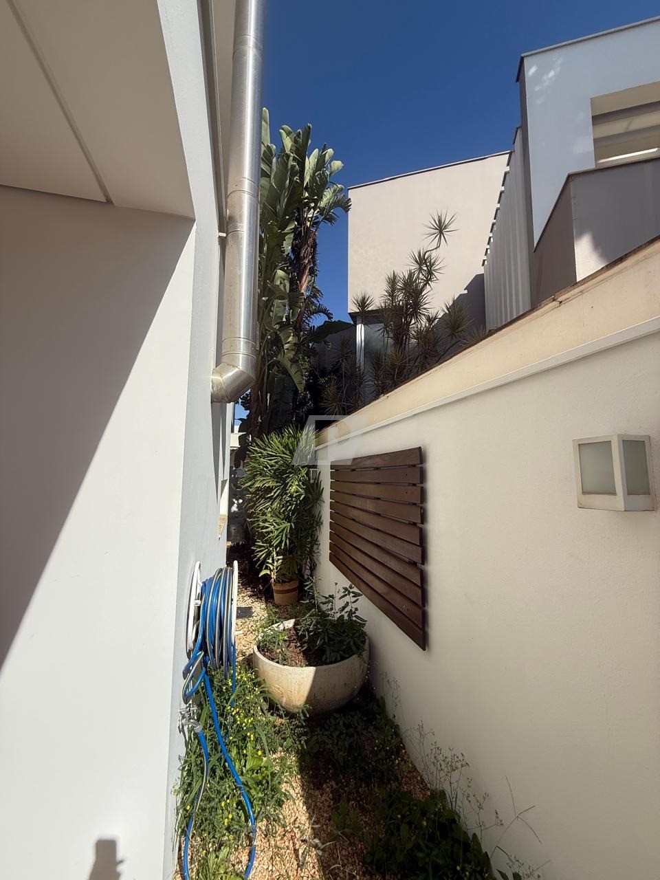 Casa de Condomínio para alugar com 4 quartos, 373m² - Foto 8
