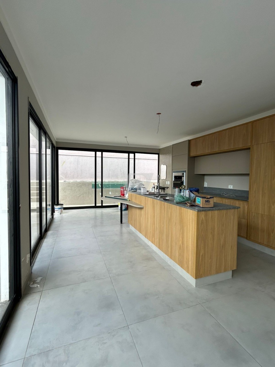 Casa de Condomínio à venda com 3 quartos, 220m² - Foto 2