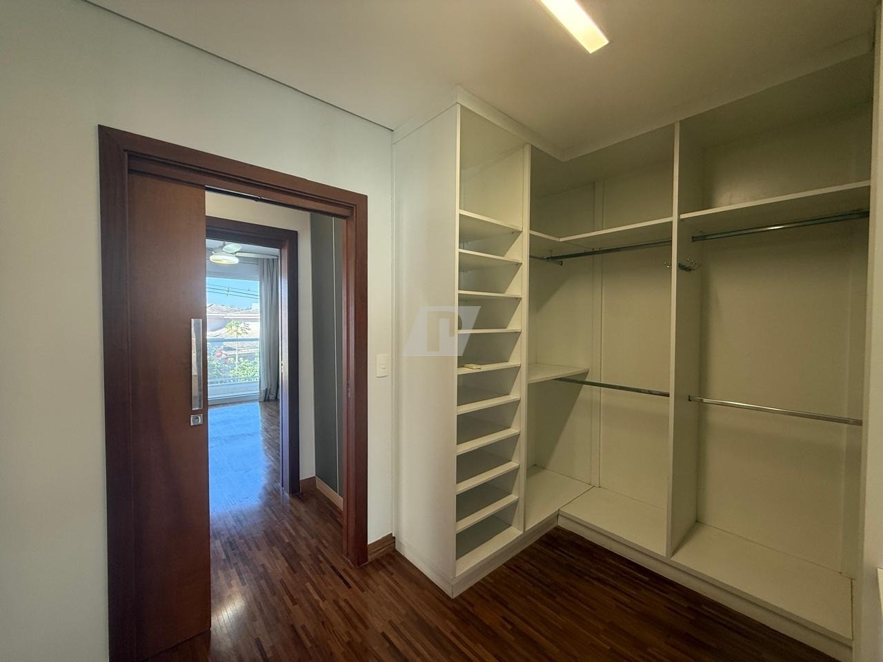 Casa de Condomínio para alugar com 4 quartos, 373m² - Foto 33