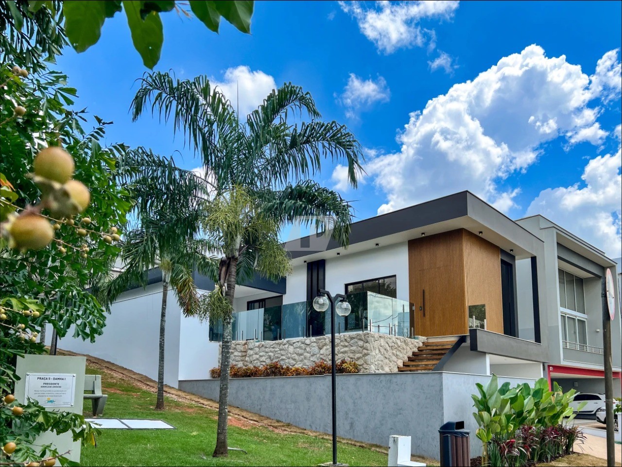 Casa de Condomínio à venda com 3 quartos, 222m² - Foto 1