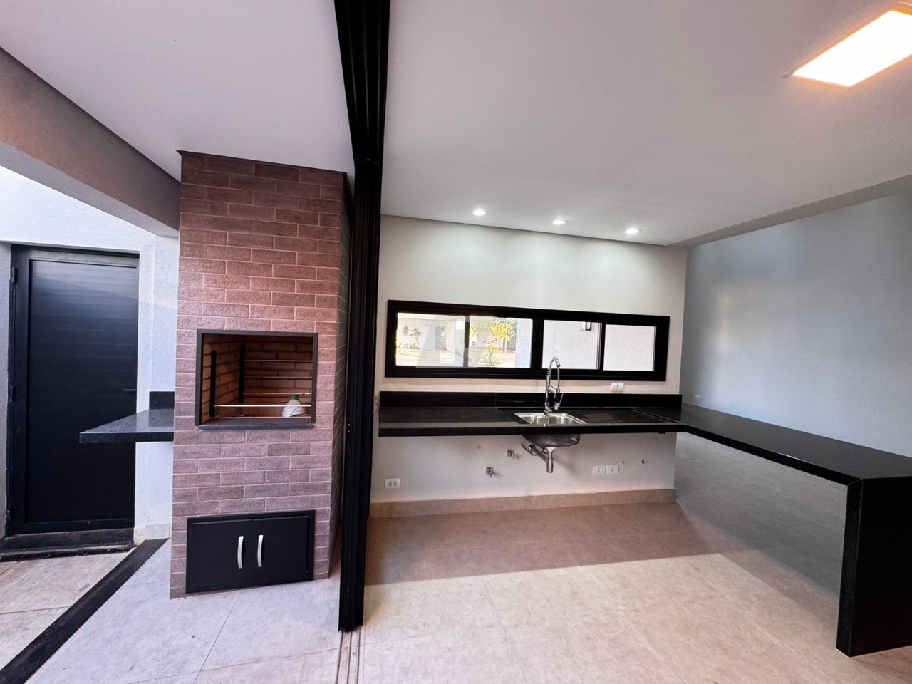 Casa de Condomínio à venda com 3 quartos, 160m² - Foto 1