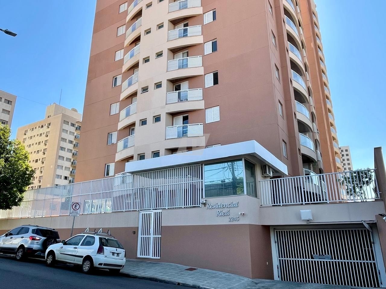 Apartamento à venda com 3 quartos, 98m² - Foto 1