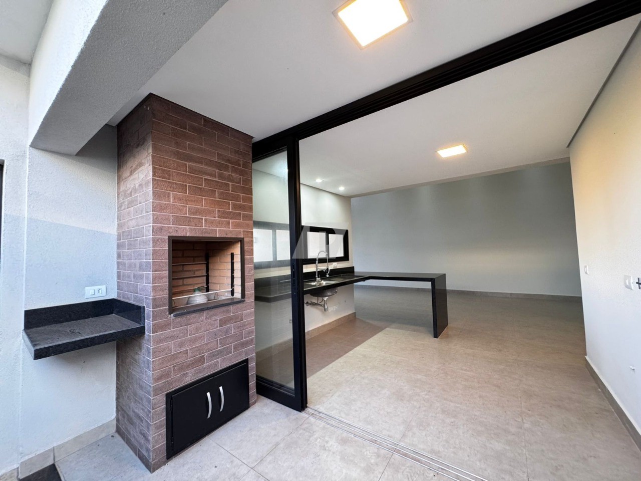 Casa de Condomínio à venda com 3 quartos, 160m² - Foto 2