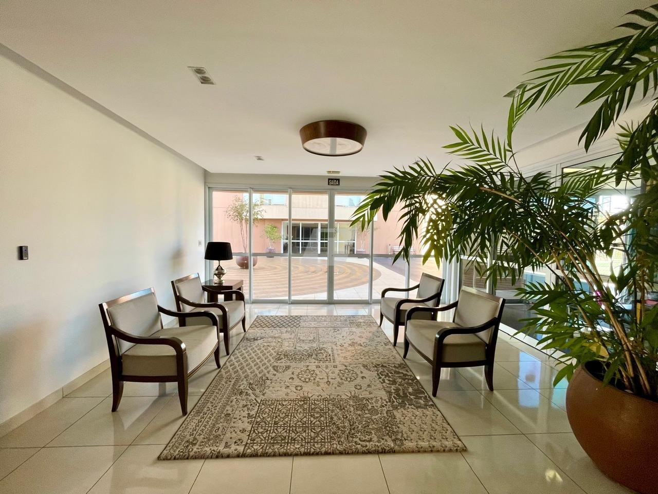 Apartamento à venda com 3 quartos, 98m² - Foto 2