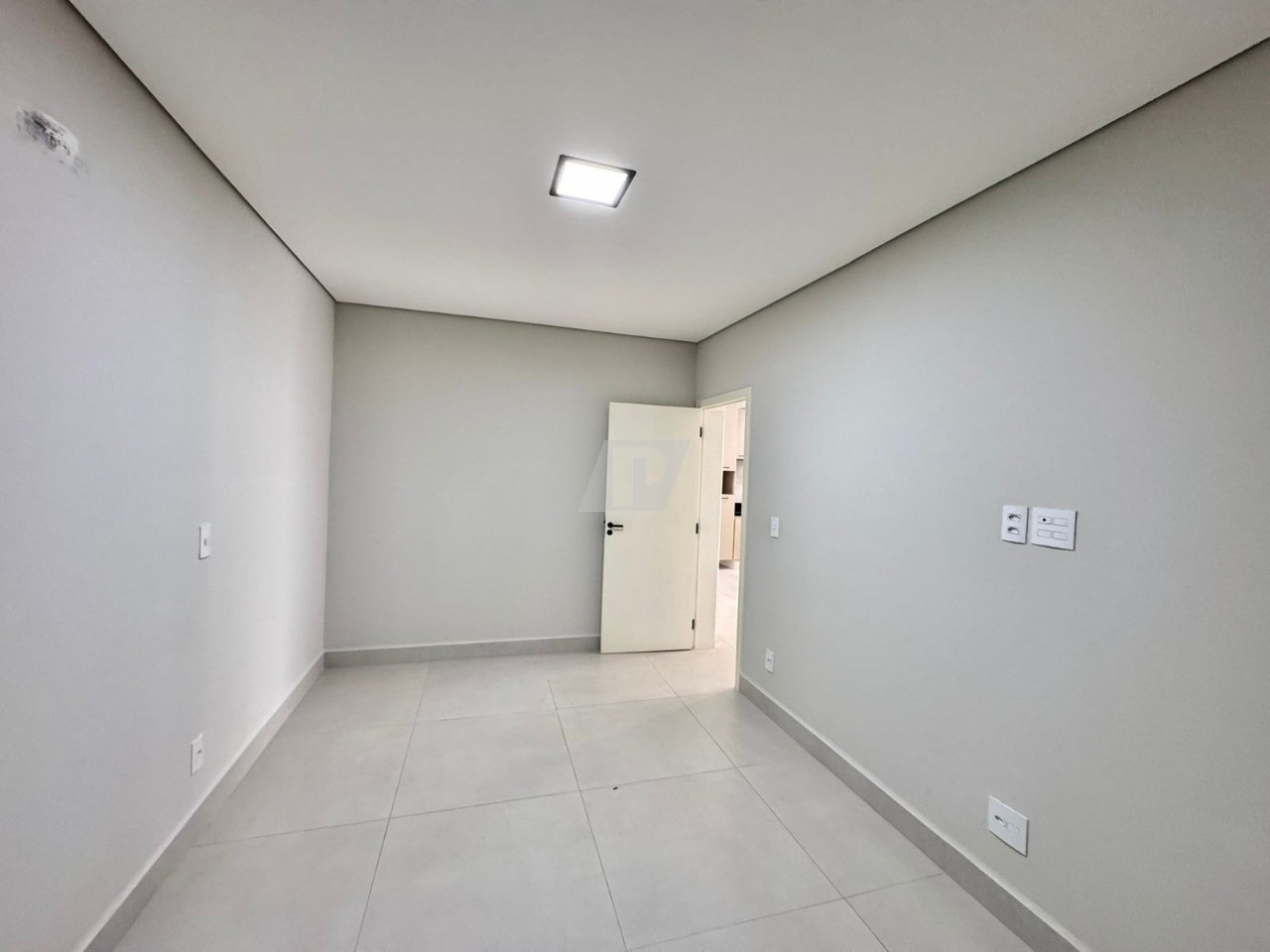 Casa de Condomínio à venda com 3 quartos, 250m² - Foto 9