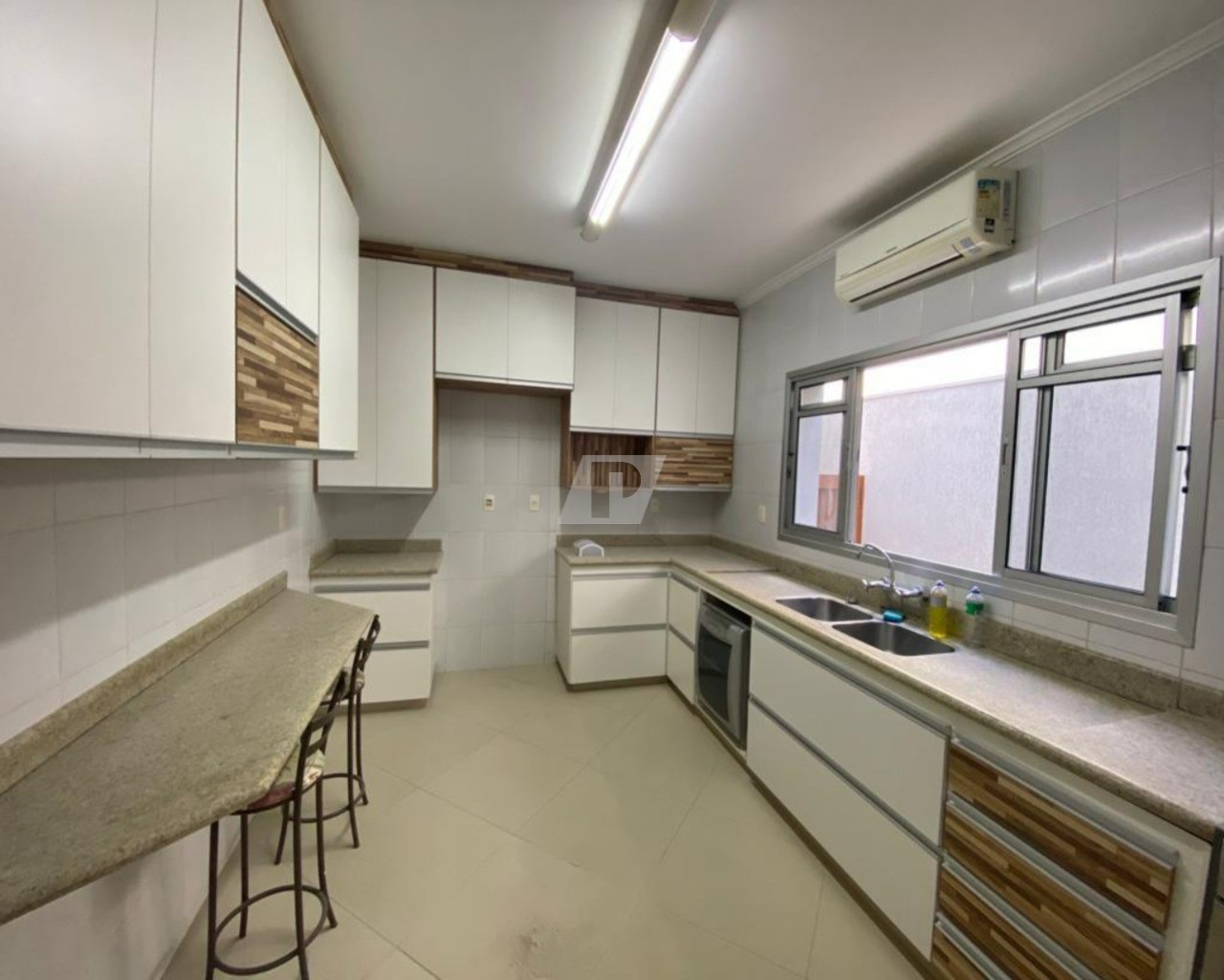 Casa de Condomínio para alugar com 3 quartos, 190m² - Foto 8