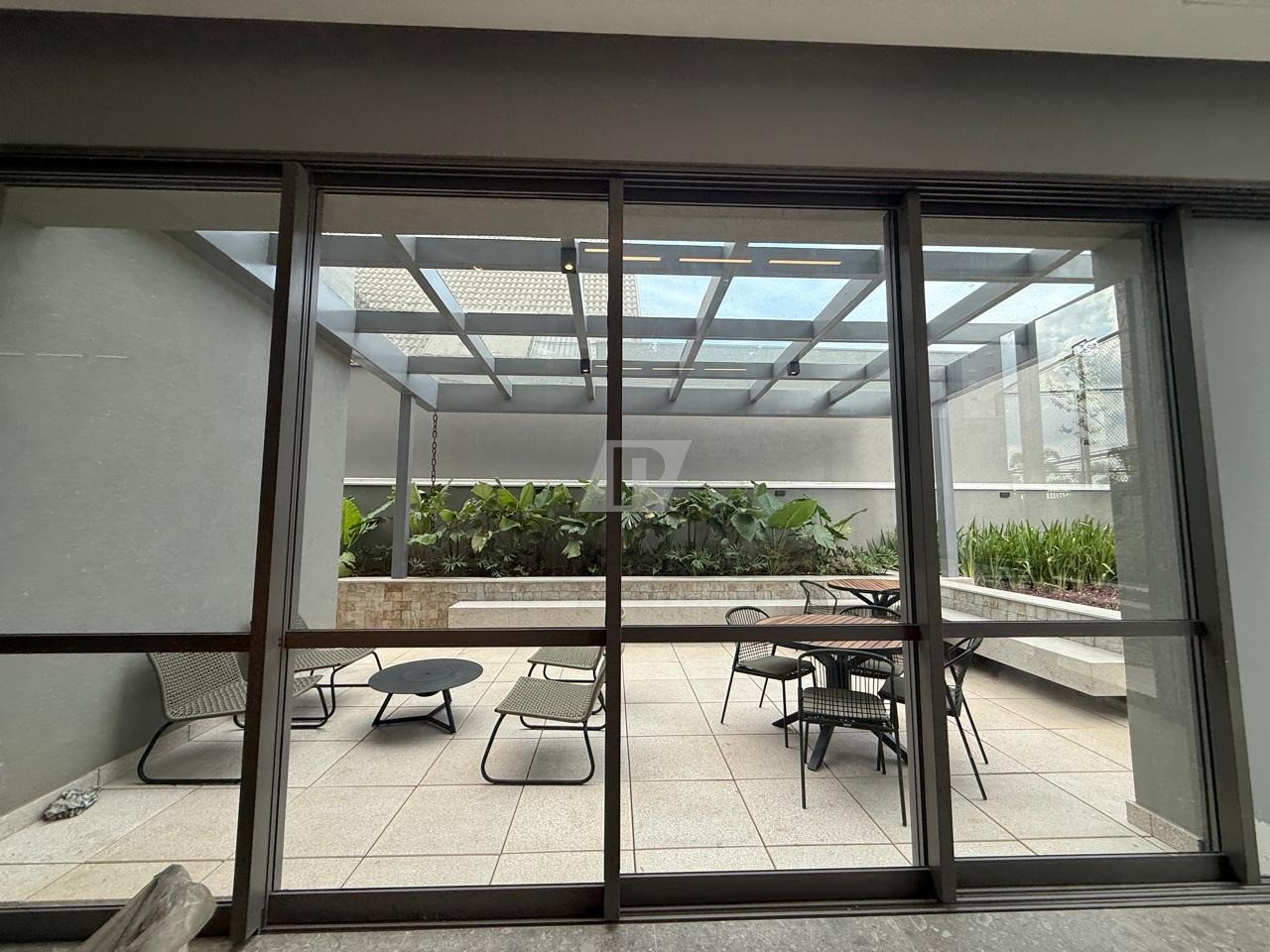 Apartamento à venda com 3 quartos, 111m² - Foto 4