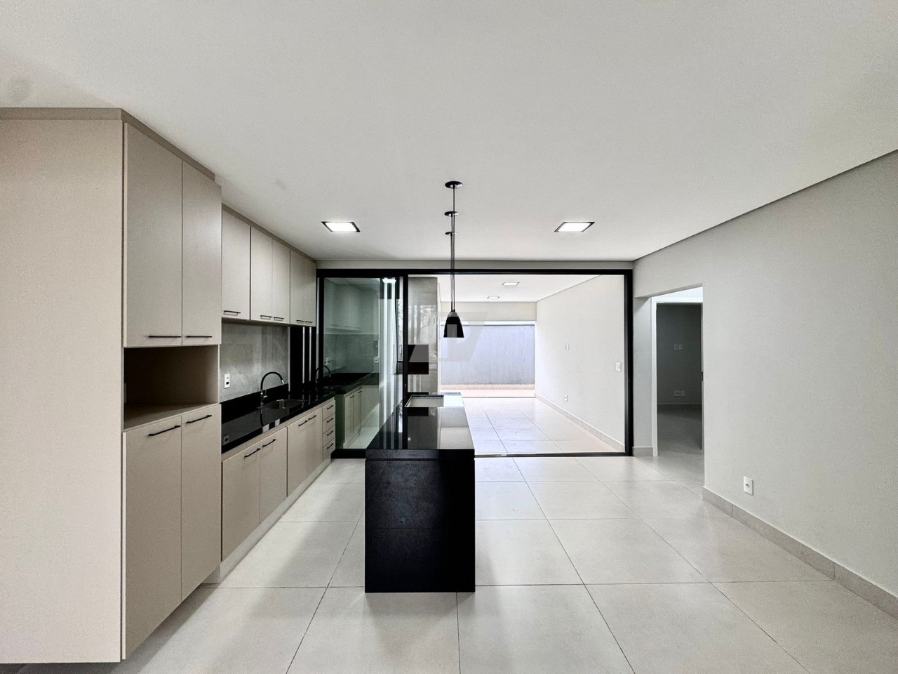 Casa de Condomínio à venda com 3 quartos, 250m² - Foto 4