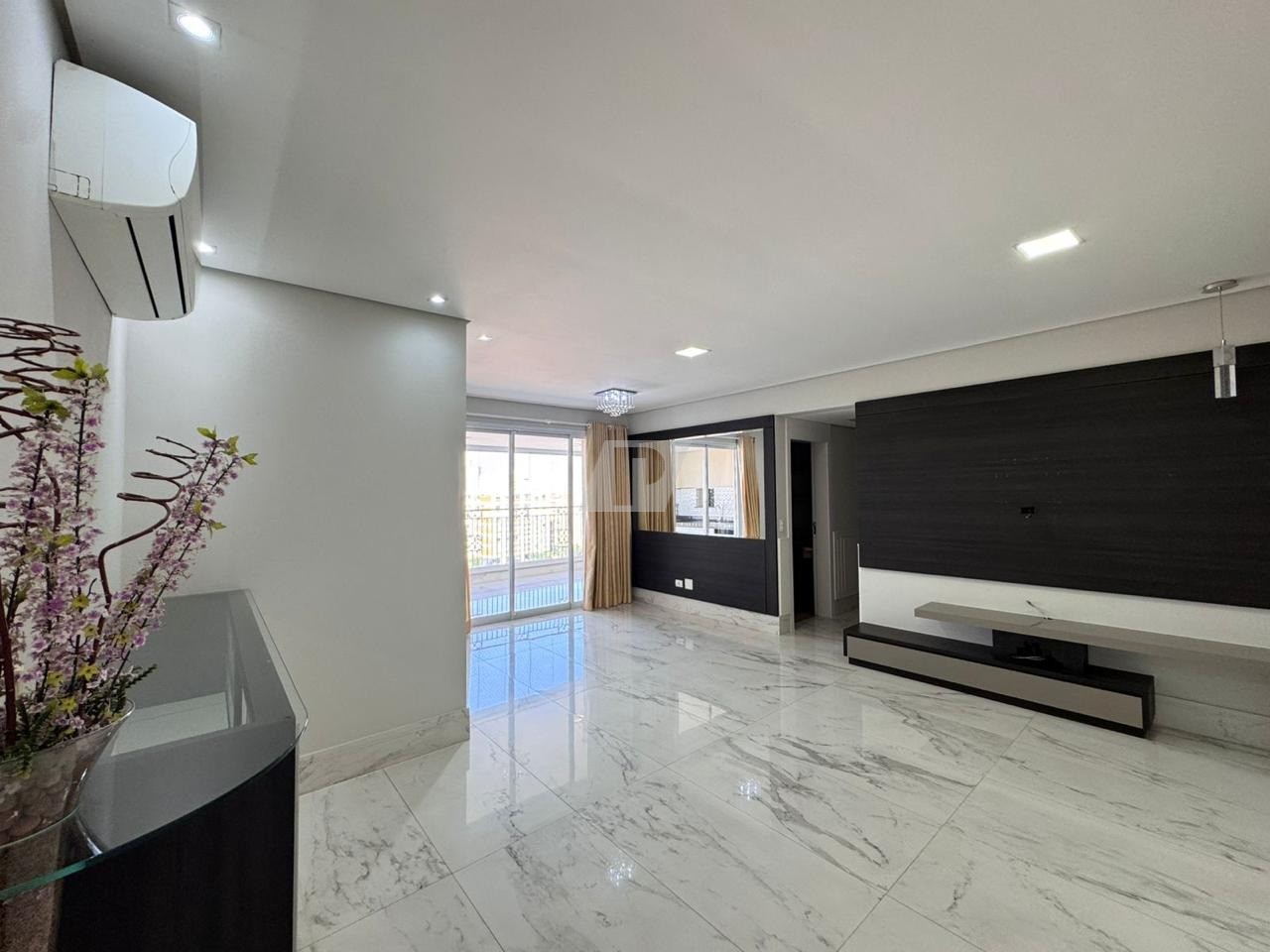 Apartamento à venda com 3 quartos, 131m² - Foto 1