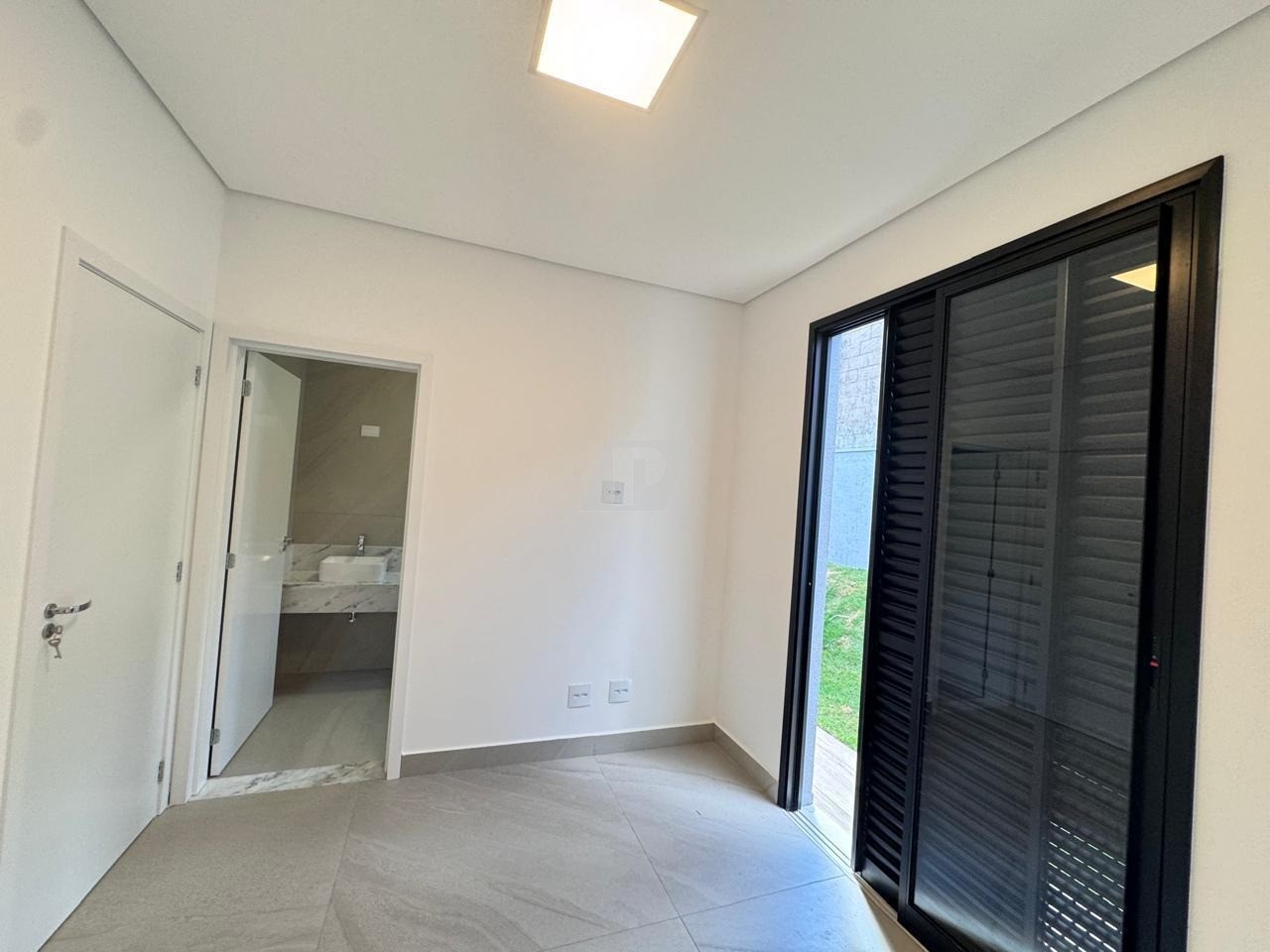 Casa de Condomínio à venda com 3 quartos, 1000m² - Foto 2