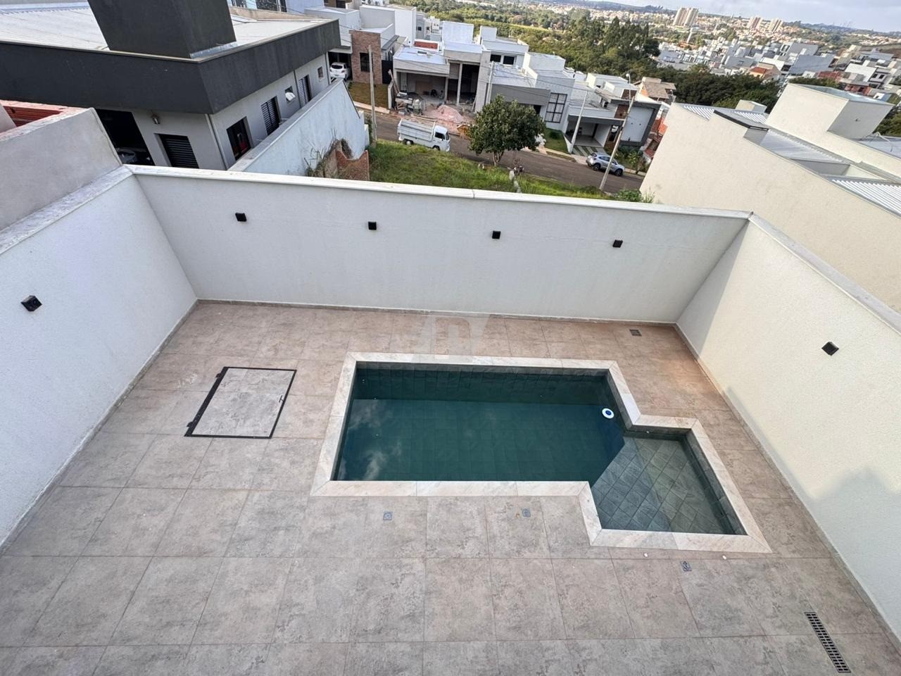 Casa de Condomínio à venda com 3 quartos, 204m² - Foto 2