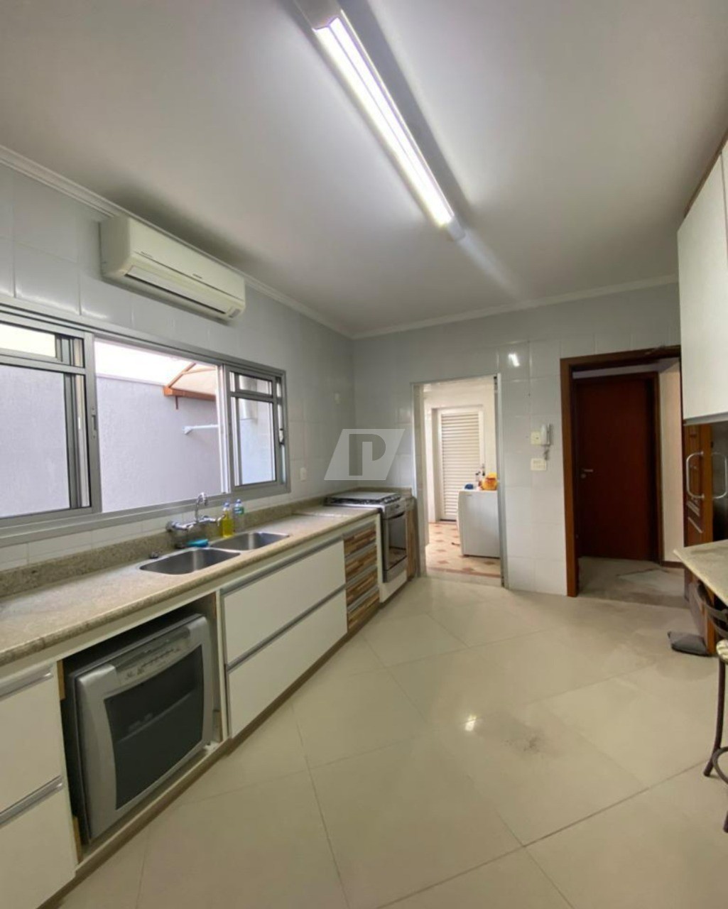 Casa de Condomínio para alugar com 3 quartos, 190m² - Foto 9