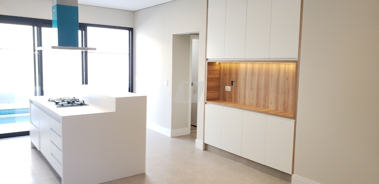 Casa de Condomínio à venda e aluguel com 3 quartos, 225m² - Foto 2