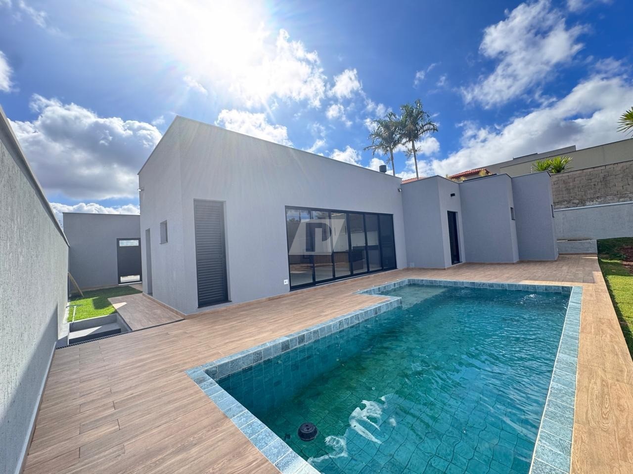 Casa de Condomínio à venda com 3 quartos, 1000m² - Foto 1