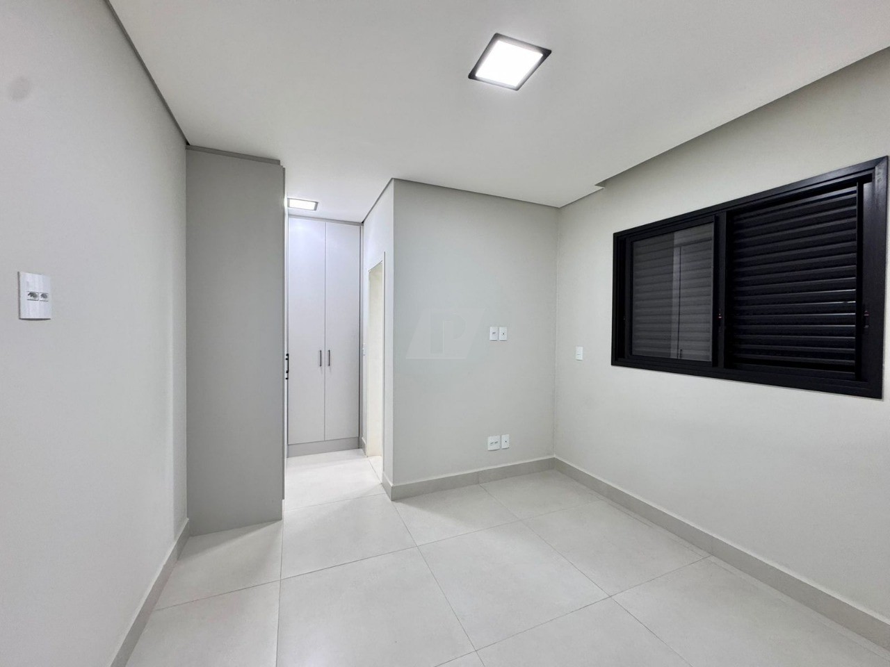 Casa de Condomínio à venda com 3 quartos, 250m² - Foto 3
