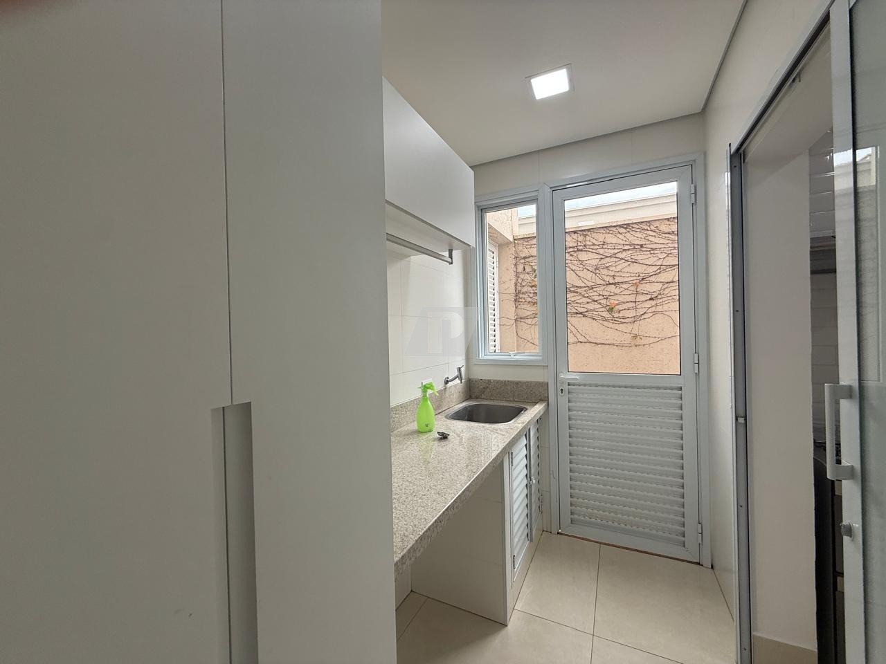 Casa de Condomínio à venda e aluguel com 3 quartos, 270m² - Foto 30