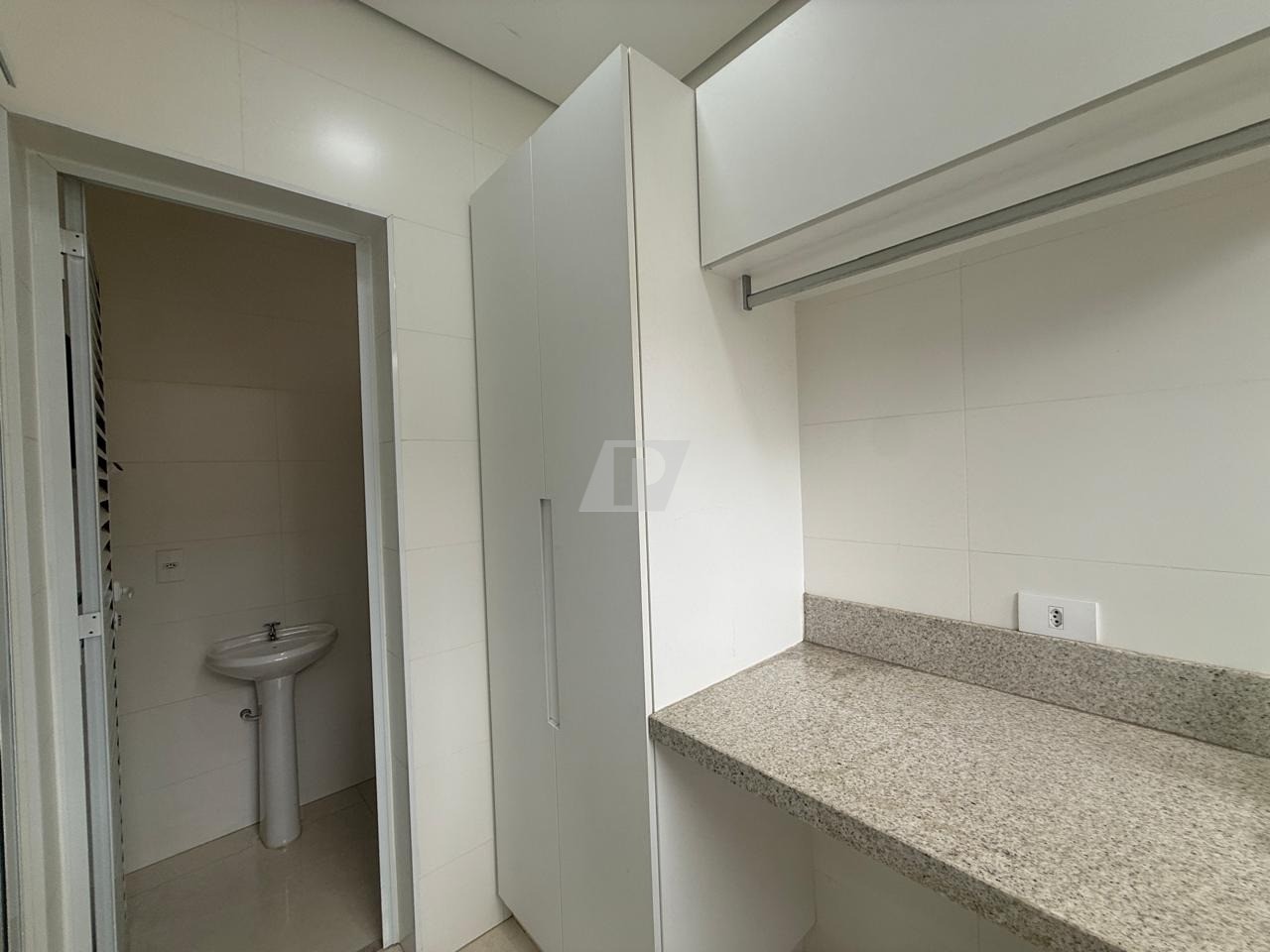 Casa de Condomínio à venda e aluguel com 3 quartos, 270m² - Foto 31