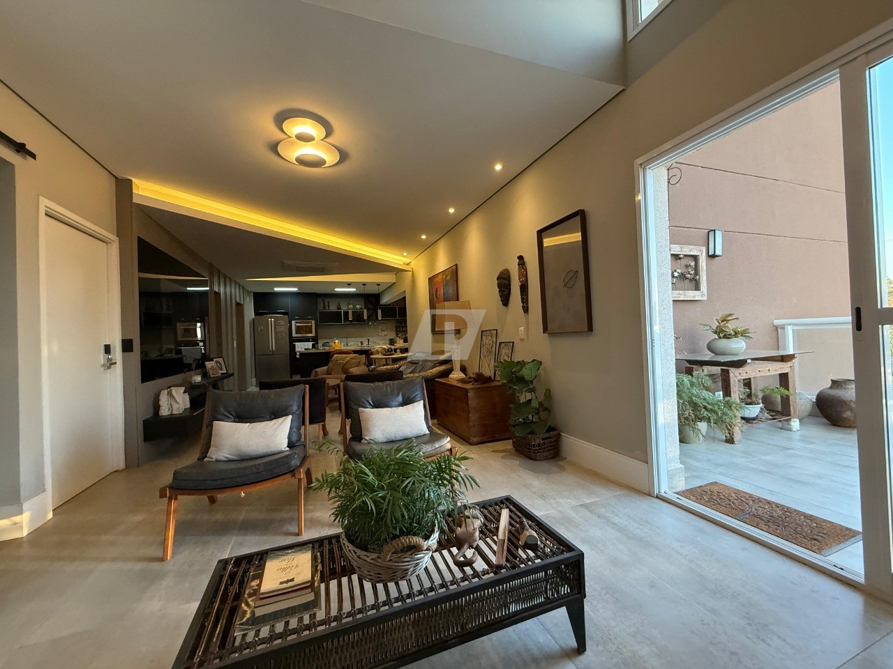 Apartamento para alugar com 2 quartos, 168m² - Foto 2