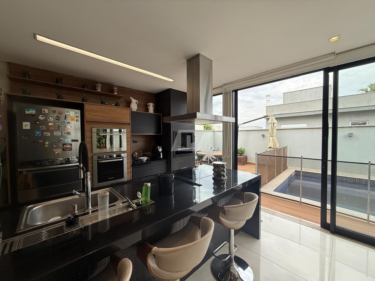 Casa de Condomínio à venda e aluguel com 4 quartos, 291m² - Foto 17
