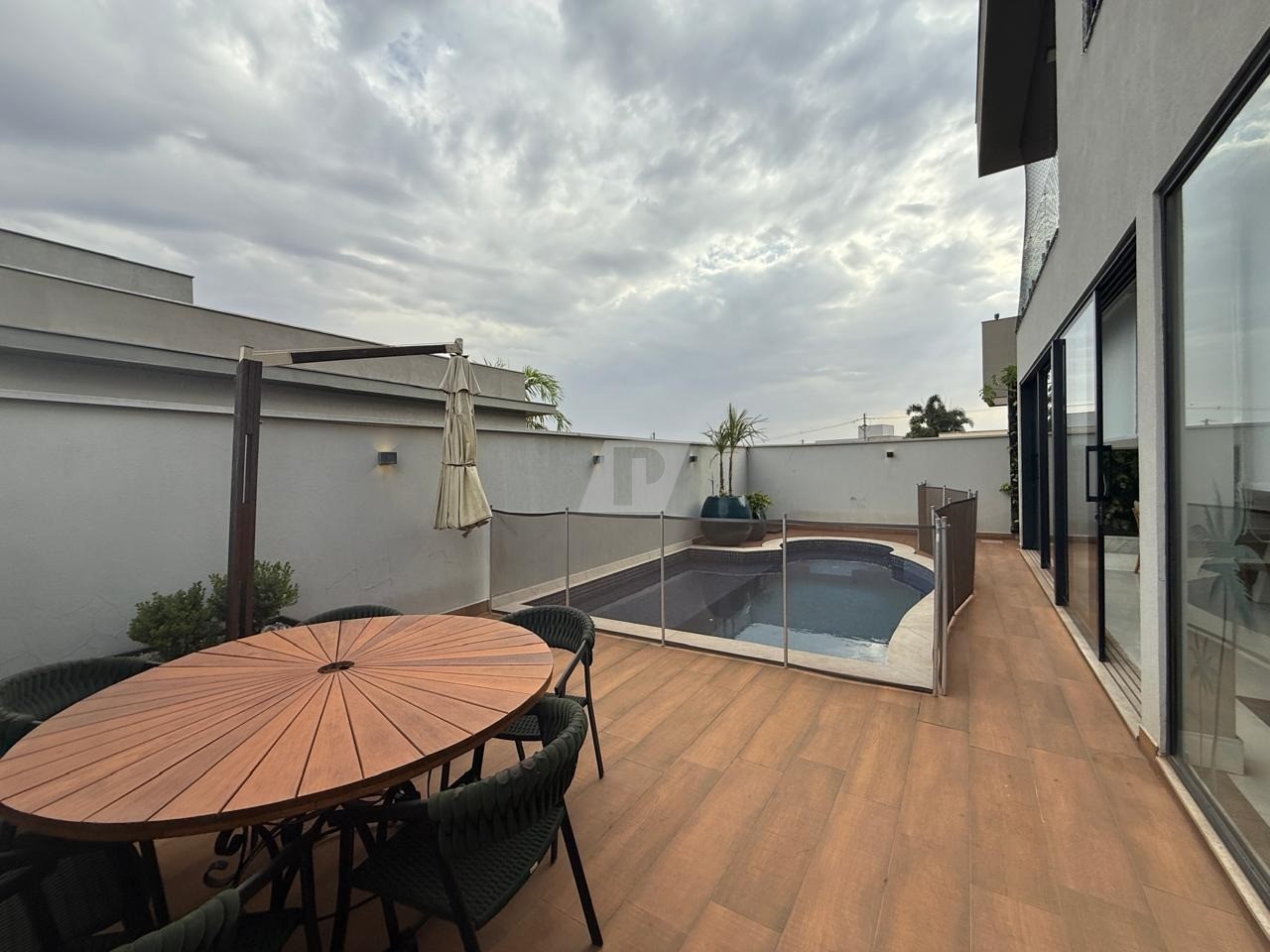 Casa de Condomínio à venda e aluguel com 4 quartos, 291m² - Foto 35