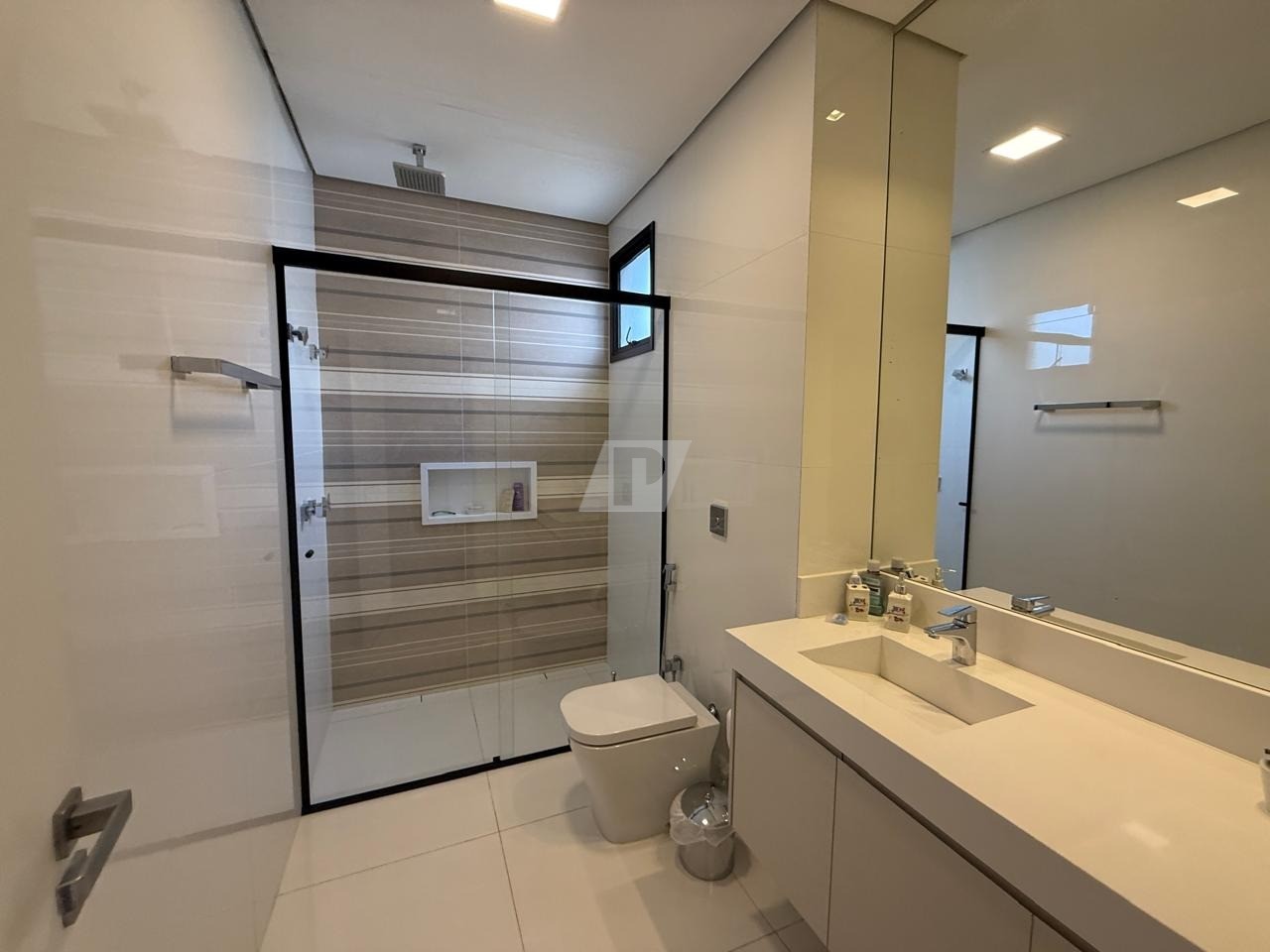 Casa de Condomínio à venda e aluguel com 4 quartos, 291m² - Foto 25