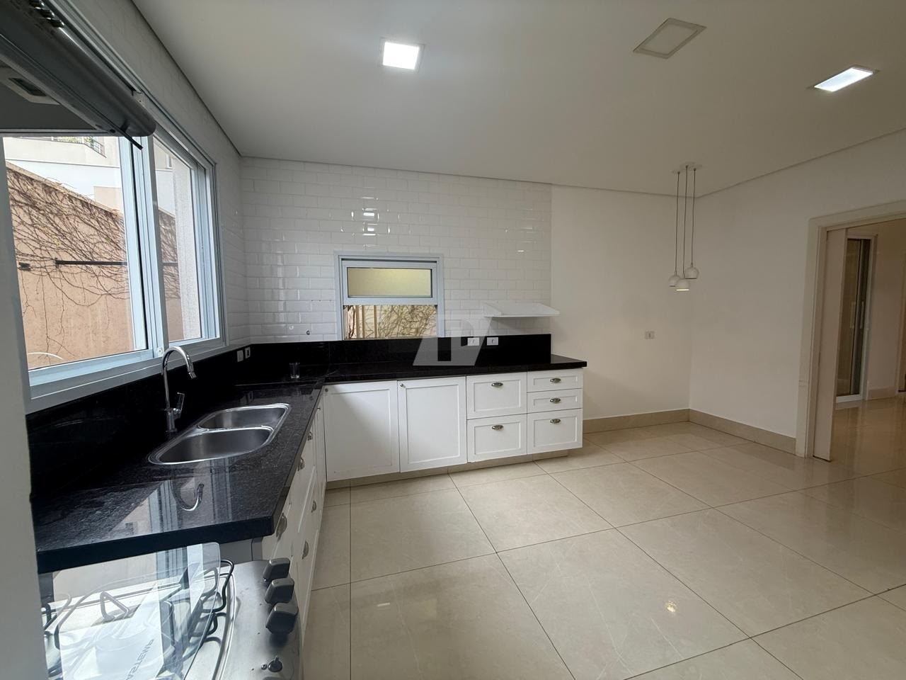 Casa de Condomínio à venda e aluguel com 3 quartos, 270m² - Foto 25