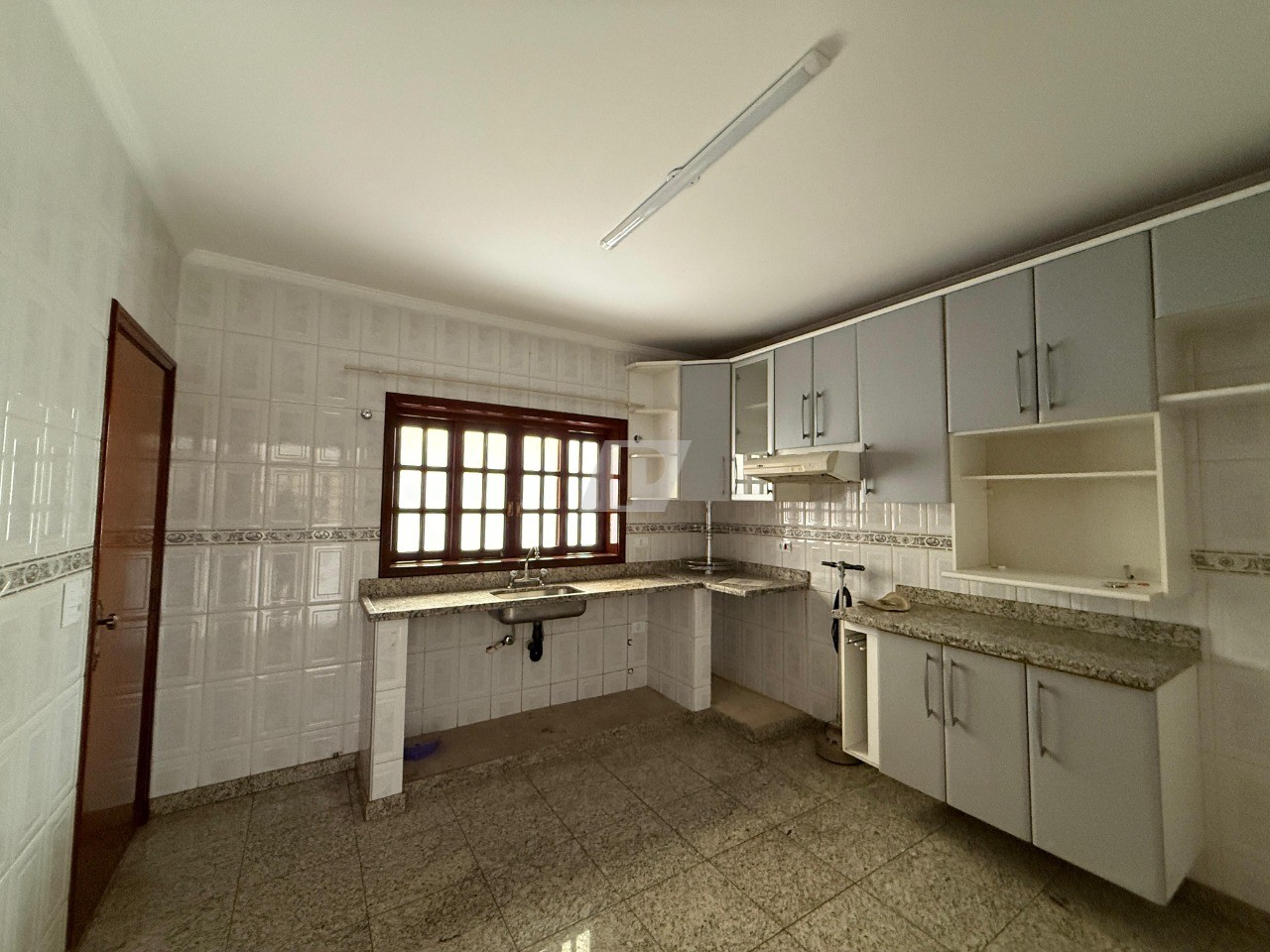 Casa de Condomínio à venda e aluguel com 3 quartos, 205m² - Foto 5