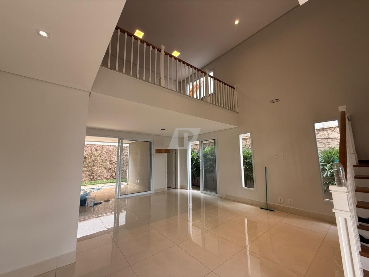 Casa de Condomínio à venda e aluguel com 3 quartos, 270m² - Foto 4