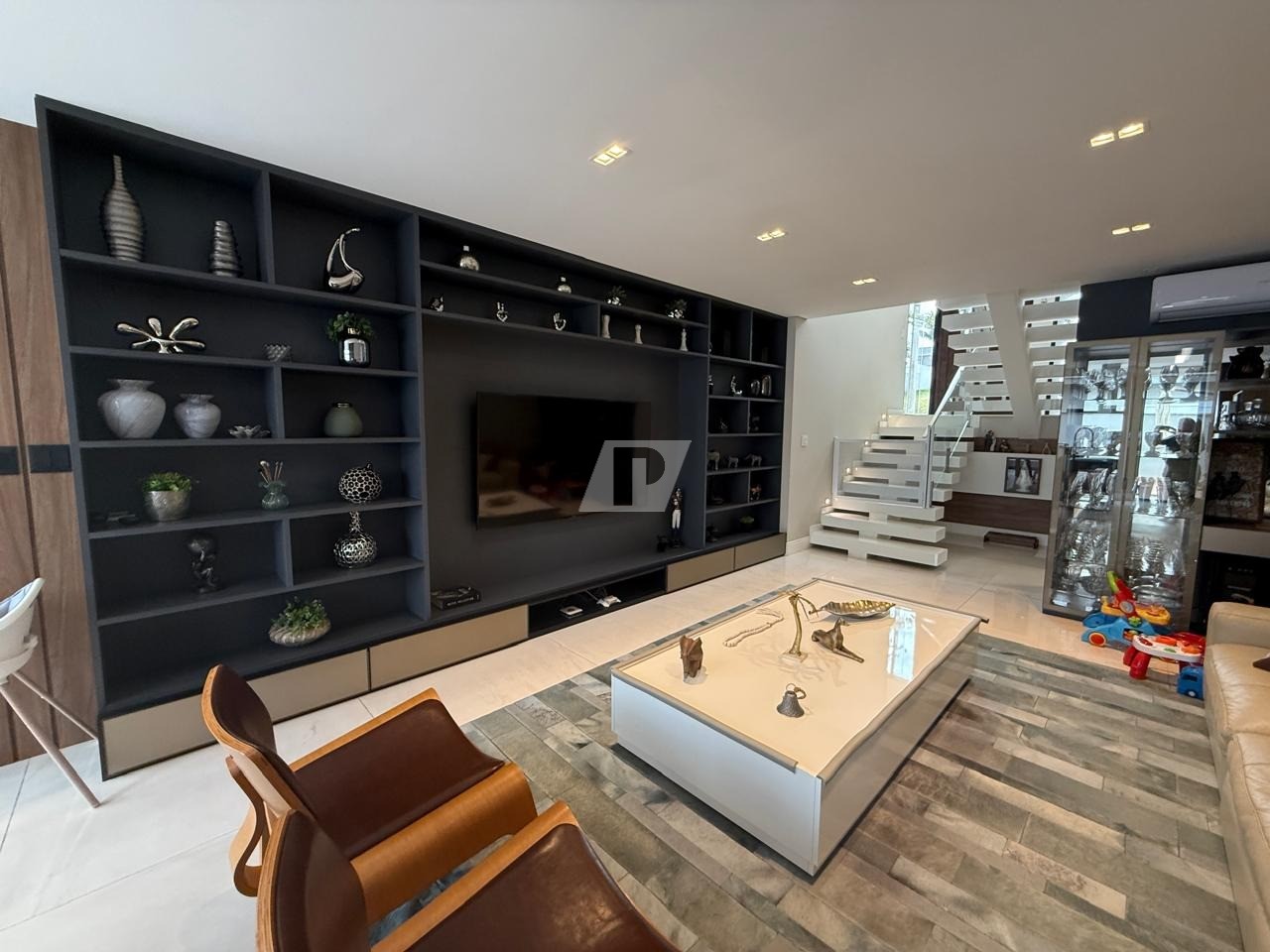 Casa de Condomínio à venda e aluguel com 4 quartos, 291m² - Foto 4