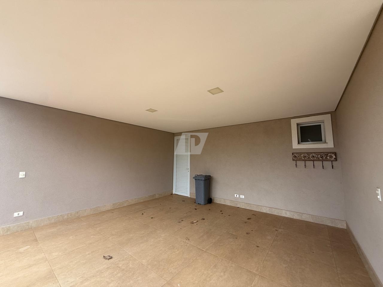 Casa de Condomínio à venda e aluguel com 3 quartos, 270m² - Foto 1