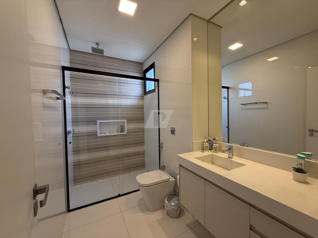 Casa de Condomínio à venda e aluguel com 4 quartos, 291m² - Foto 21