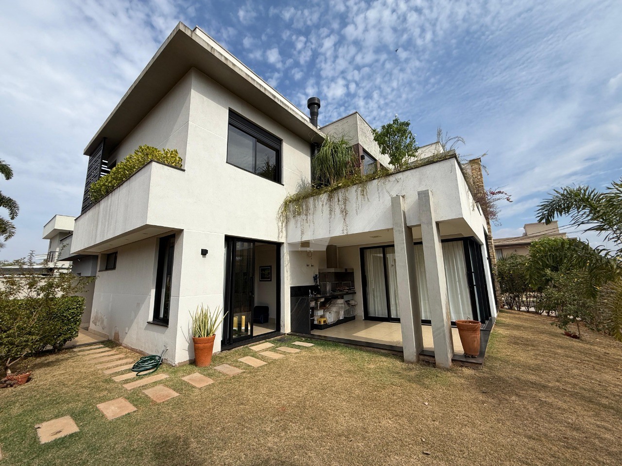 Casa de Condomínio para alugar com 3 quartos, 262m² - Foto 2