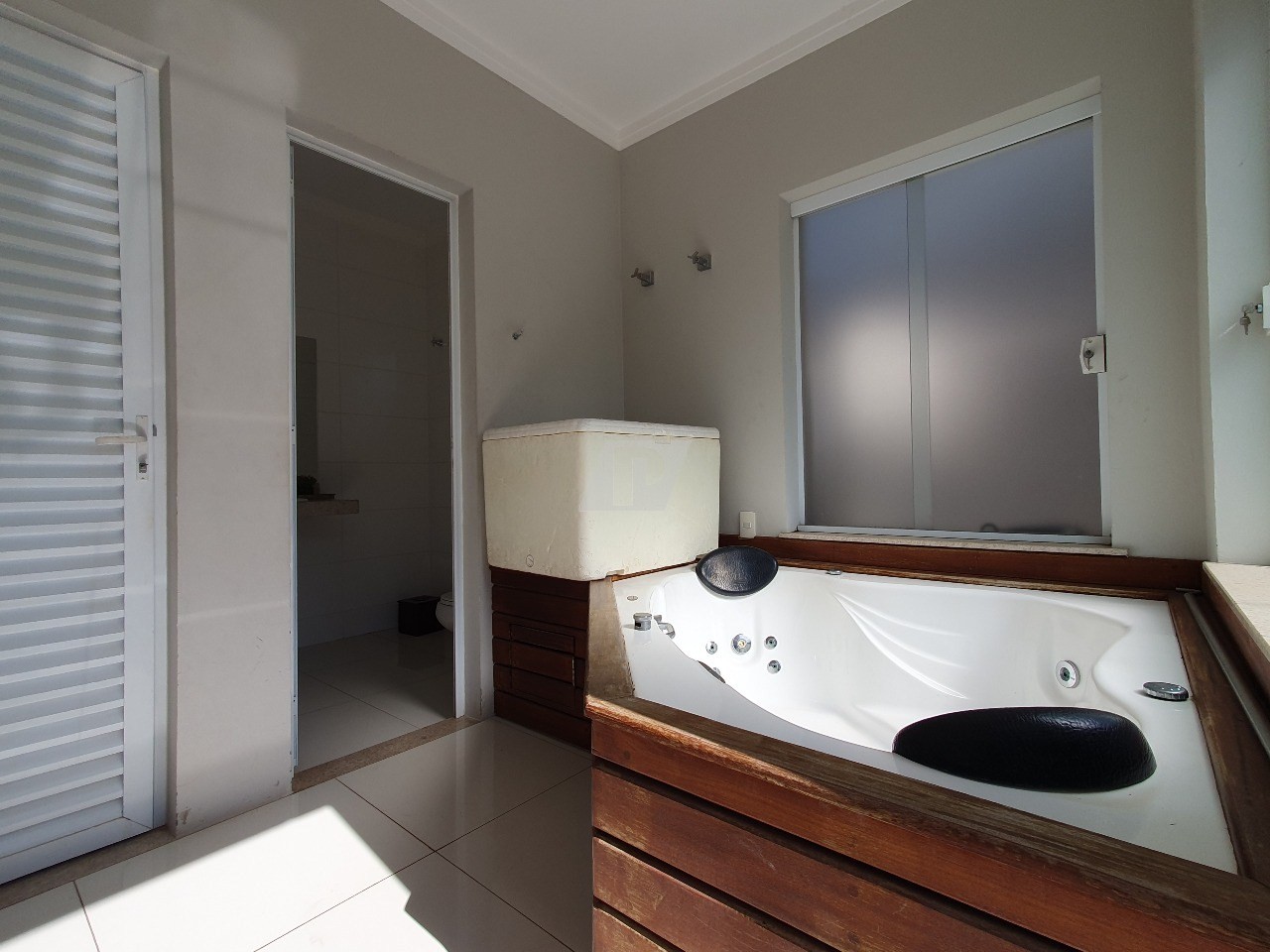 Casa de Condomínio à venda e aluguel com 5 quartos, 394m² - Foto 23