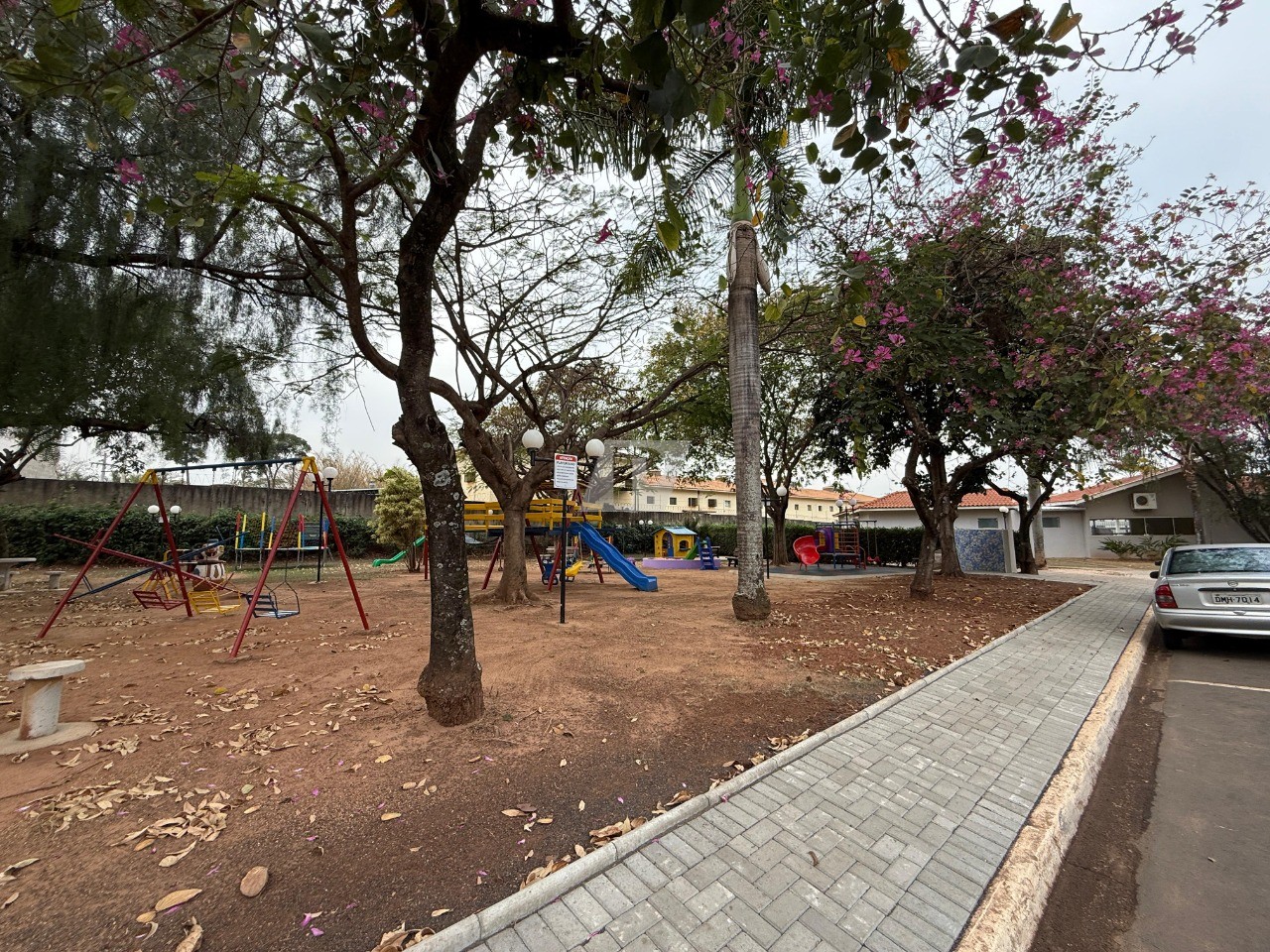 Casa de Condomínio à venda e aluguel com 3 quartos, 205m² - Foto 29