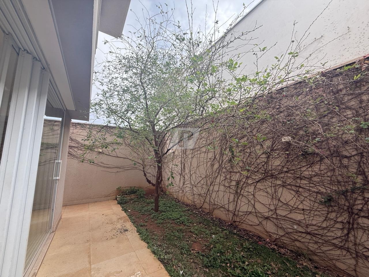 Casa de Condomínio à venda e aluguel com 3 quartos, 270m² - Foto 27