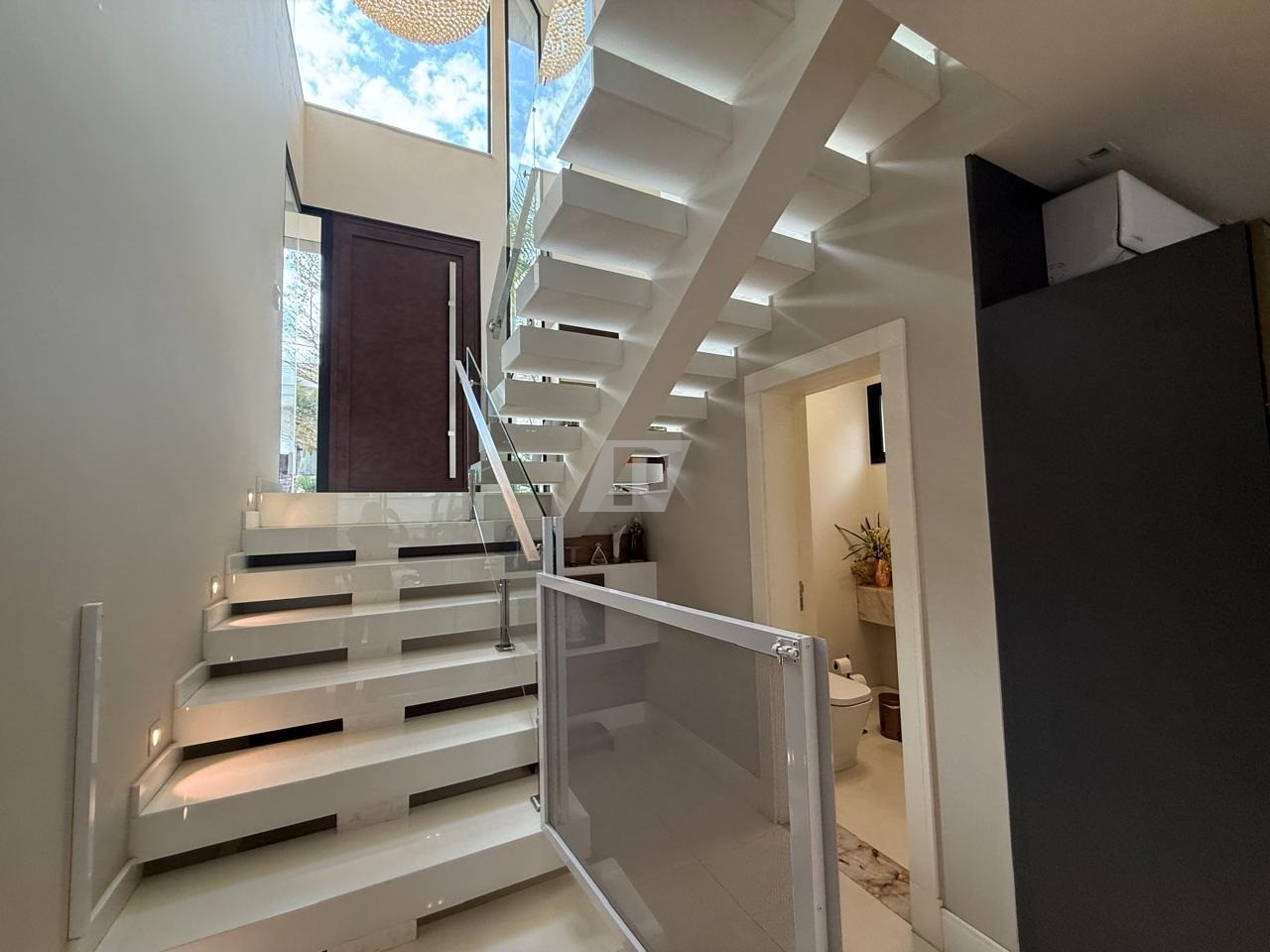 Casa de Condomínio à venda e aluguel com 4 quartos, 291m² - Foto 9
