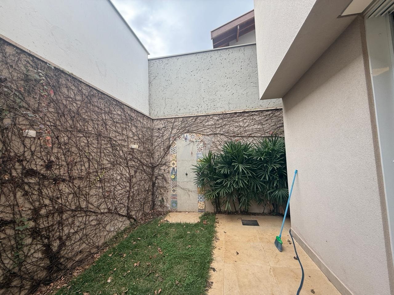 Casa de Condomínio à venda e aluguel com 3 quartos, 270m² - Foto 28