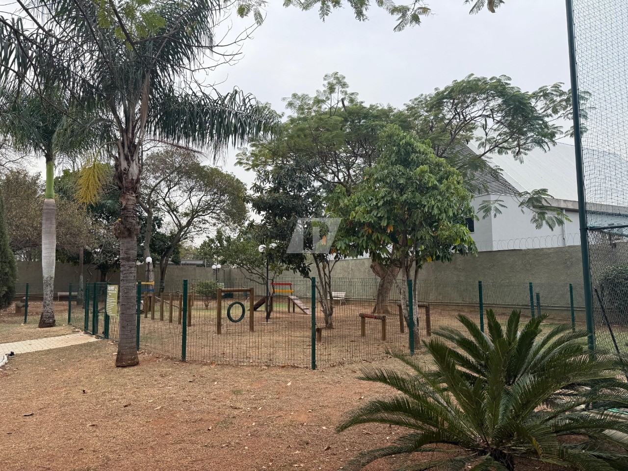 Casa de Condomínio à venda e aluguel com 3 quartos, 205m² - Foto 32